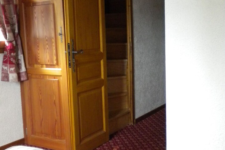 Room 10 of 45