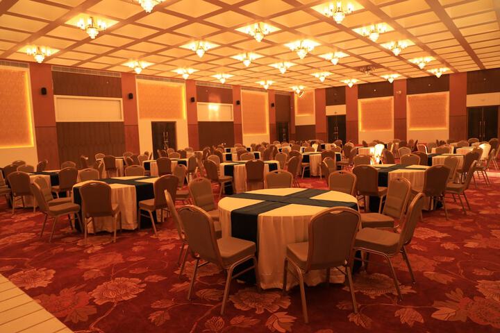 Ballroom/Hall 96 of 142