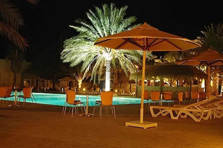 Hotel with Pool