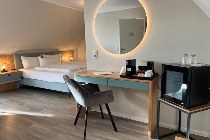 Room 4 of 27