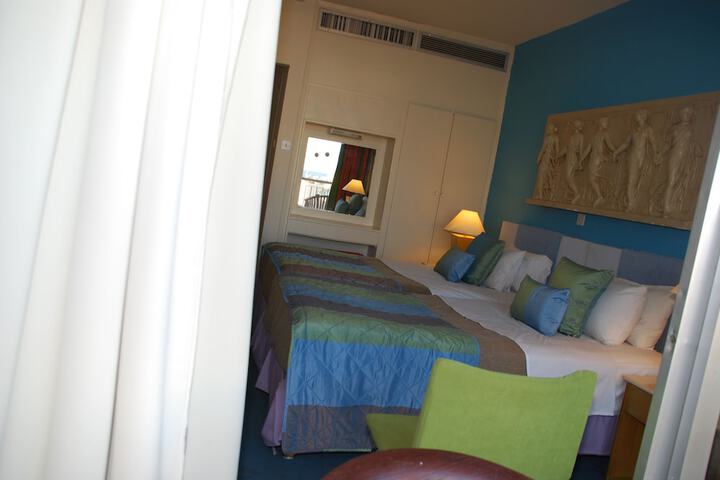 Room 21 of 107