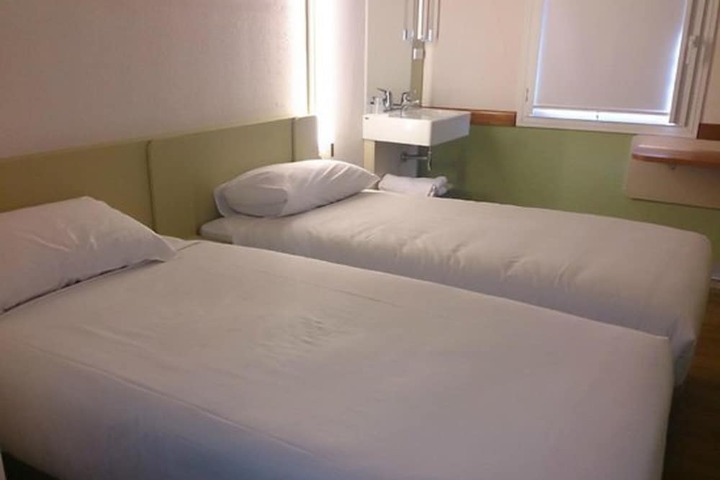 Room 13 of 34