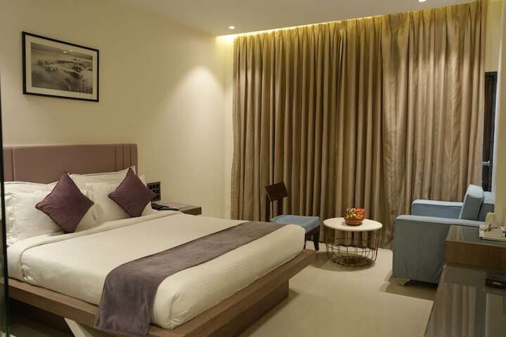 Room 12 of 83