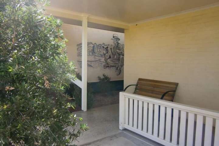 Exterior of Kellys Motel Oakey