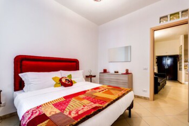 Room 12 of 25