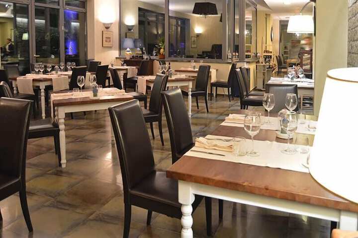 Dining 45 of 72