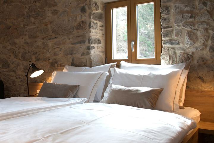 Room 4 of 120