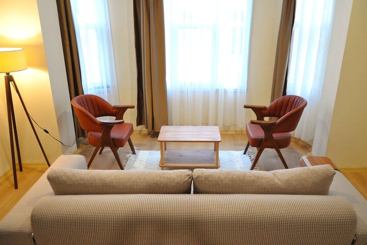 Room 10 of 28