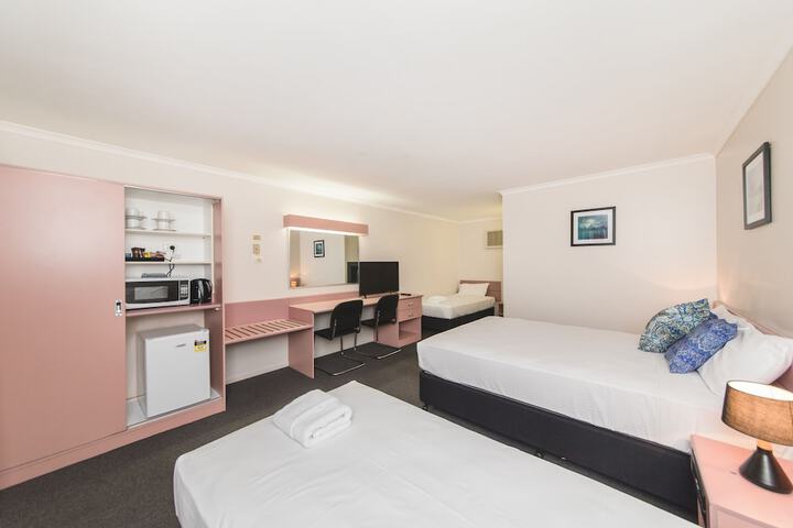 Room 13 of 36