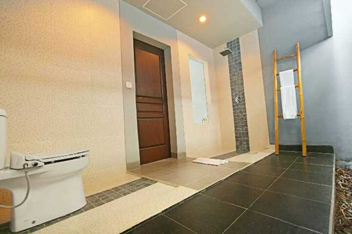 Room 11 of 22
