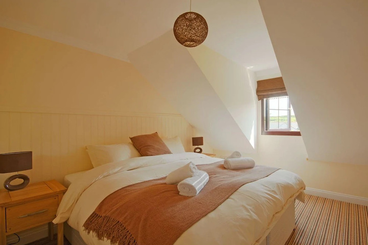 Room 4 of 6