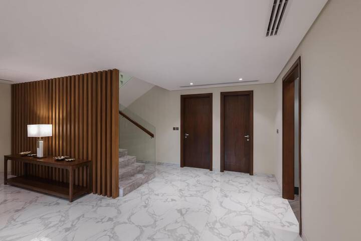 Room 27 of 125