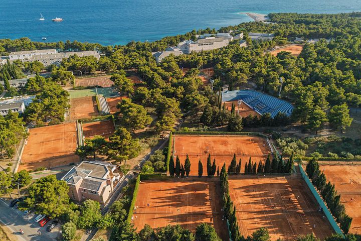 Tennis court