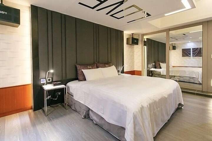 Room 122 of 216