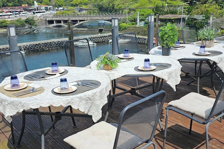 Dining 54 of 77