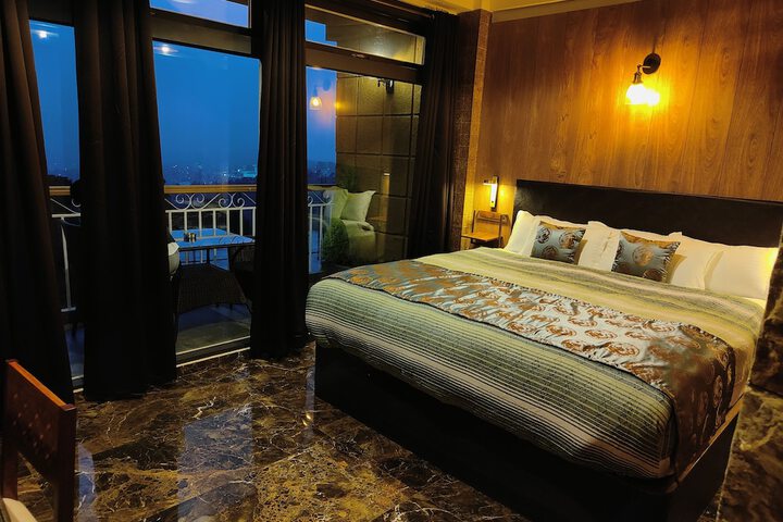 Room 5 of 17