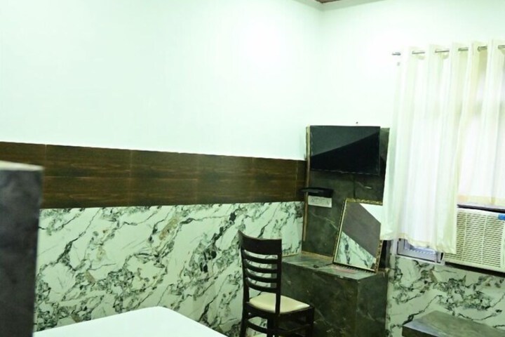 Room 14 of 21