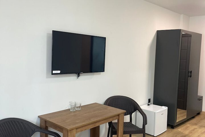 Room 4 of 11