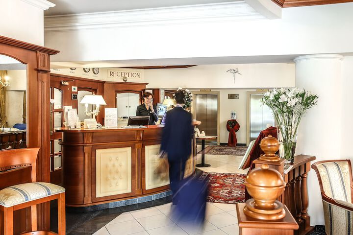 Check-in/check-out kiosk