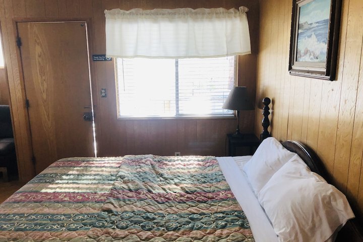 Room 3 of 77