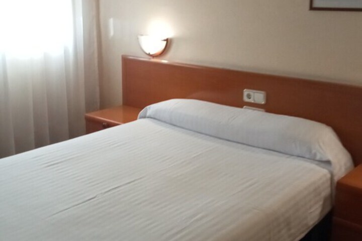 Room 10 of 28