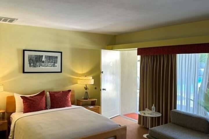 Room 2 of 25