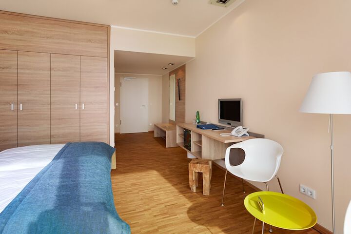 Room 3 of 33