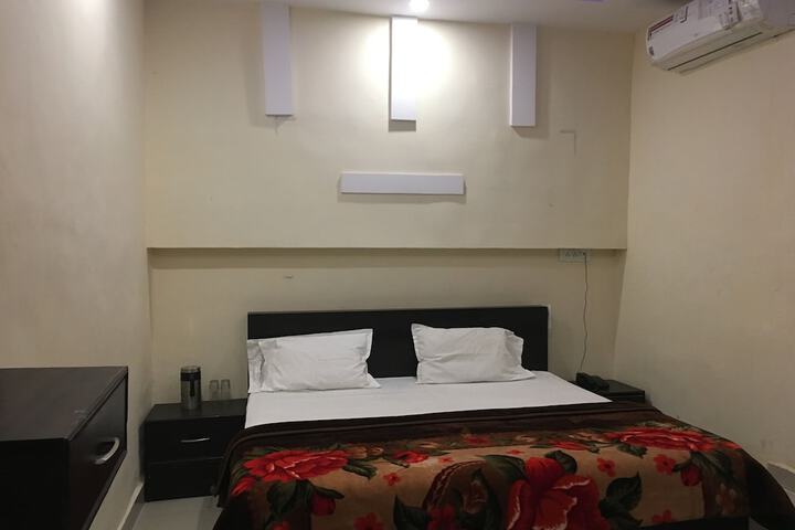 Room 14 of 30