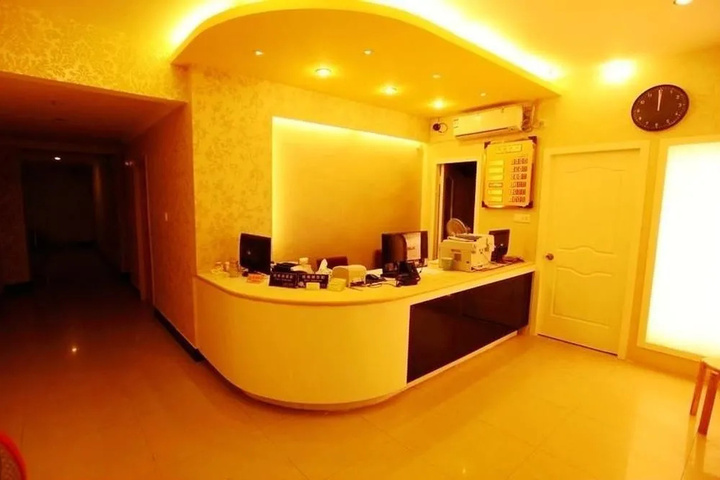 Room 13 of 21