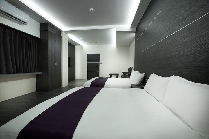 Room 4 of 35