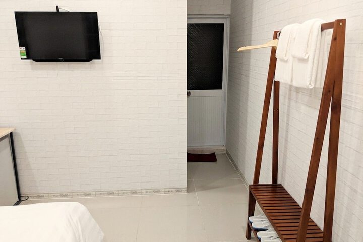 Room 8 of 19