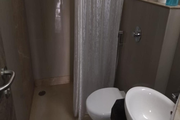 Room 13 of 18