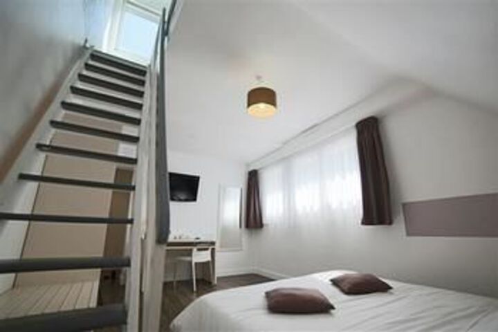 Room 35 of 60