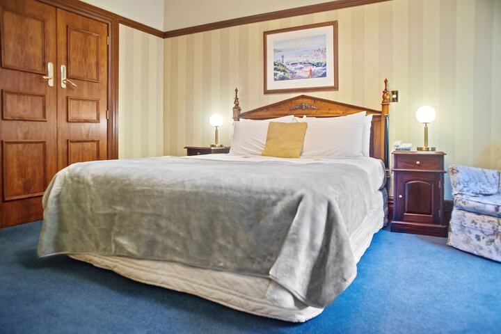 Room 5 of 24