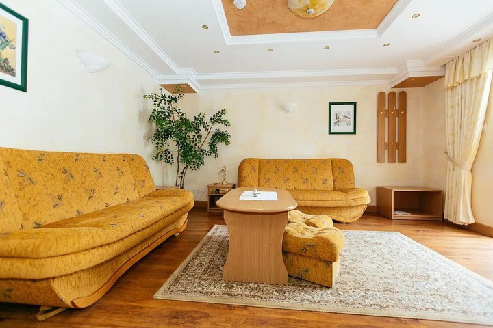 Entrance & Lobby