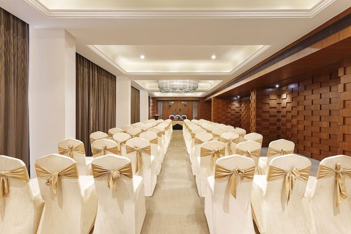 Ballroom/Hall 30 of 33