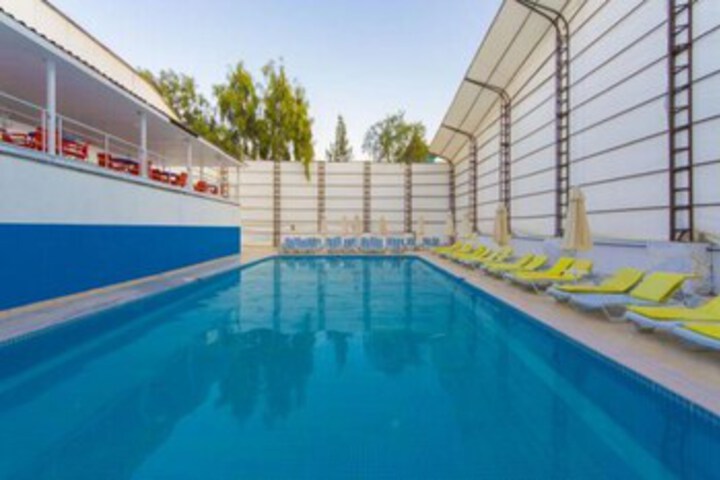 Pool 12 of 40