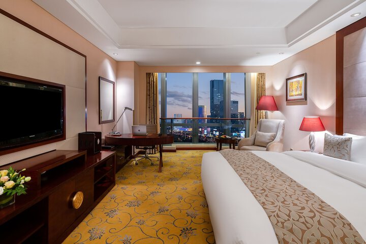 Room 14 of 66
