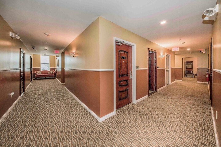 Ballroom/Hall 38 of 46