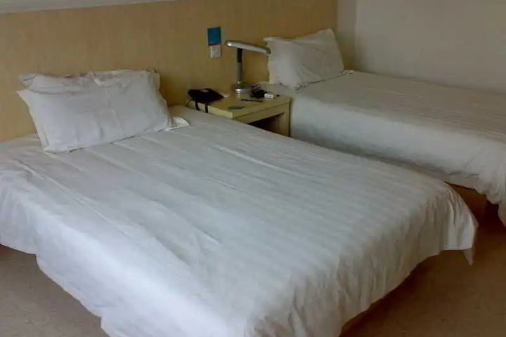 Room 4 of 10