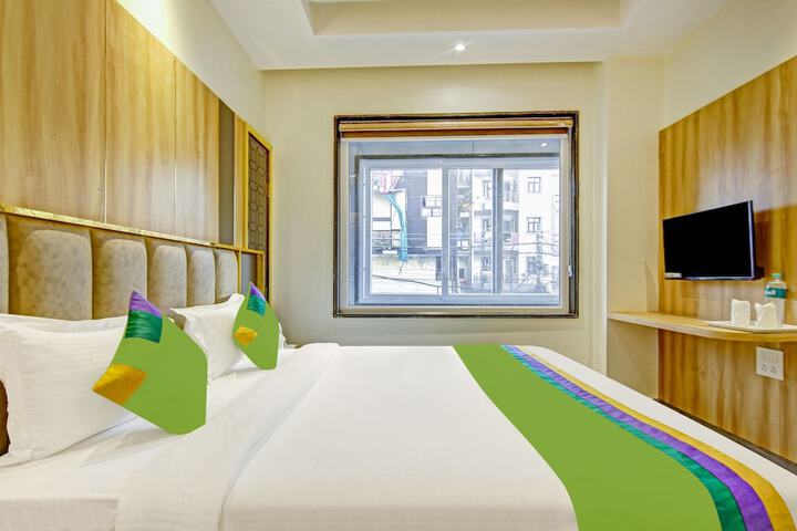 Room 14 of 28