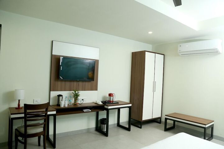 Room 16 of 40