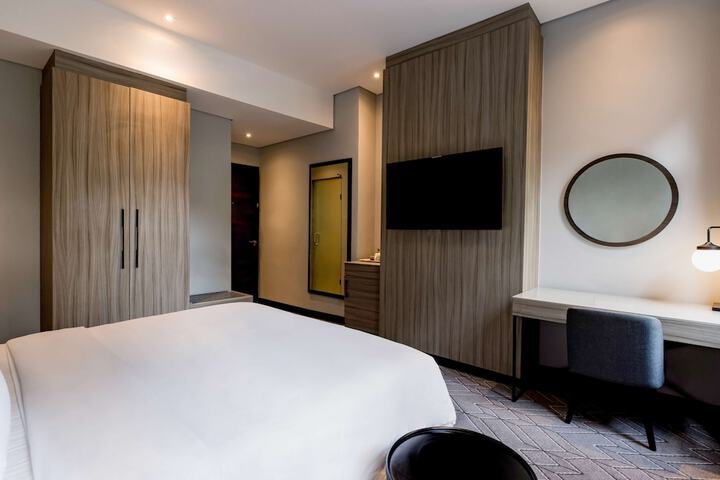 Room 27 of 193