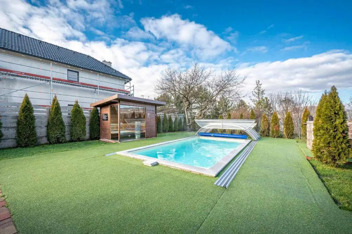 Pool 13 of 24