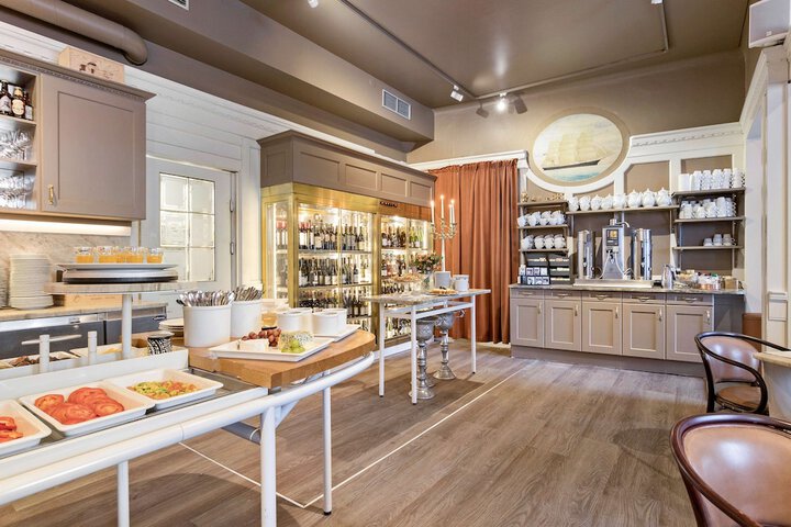 Breakfast/Coffee Service 105 of 141