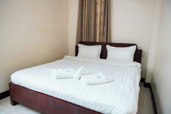 Room 17 of 28