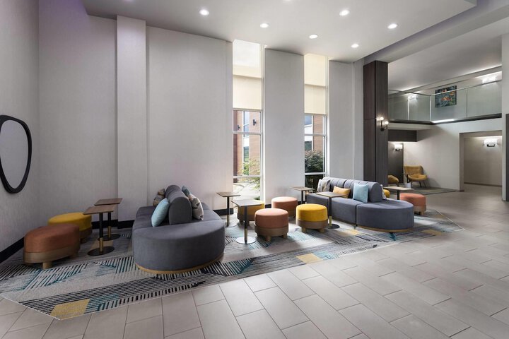 Entrance & Lobby