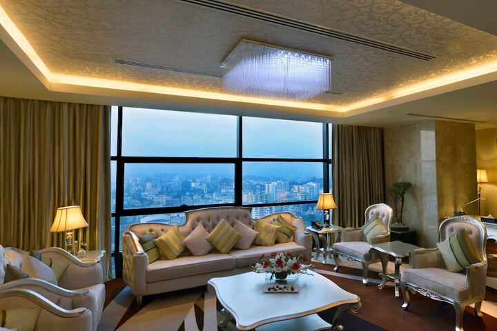 Room 6 of 74
