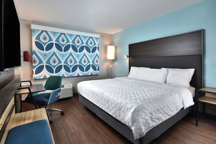 1 King Bed (6 of 7)