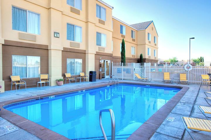 Pool Hotel